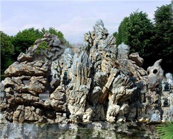 分享人工塑石假山造景的常用手法