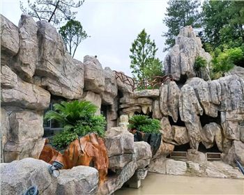 如何認(rèn)識人造的成都水泥塑石假山與真石假山的區(qū)別